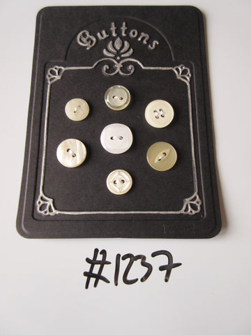 No.1237 Lot of 7 Mixed Cream / Beige Buttons